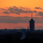 Hotelturm im Abendlicht