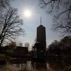 Hotelturm im Gegenlicht