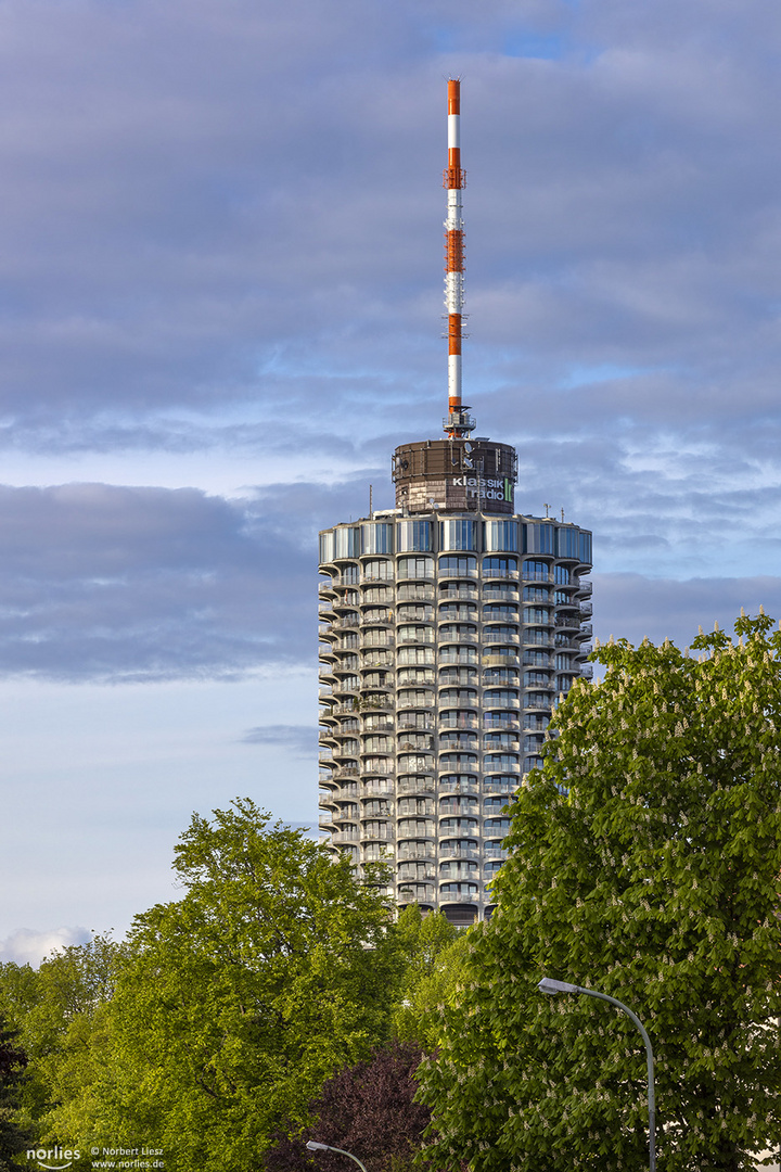 Hotelturm im Licht