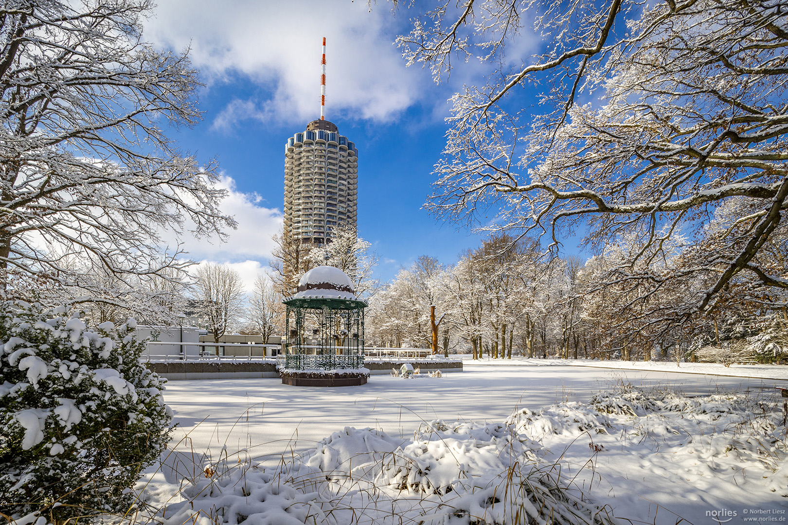 Hotelturm im Winter