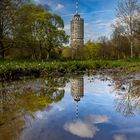 Hotelturm Pfützenspiegelung