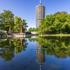 Hotelturm Spiegelung im See