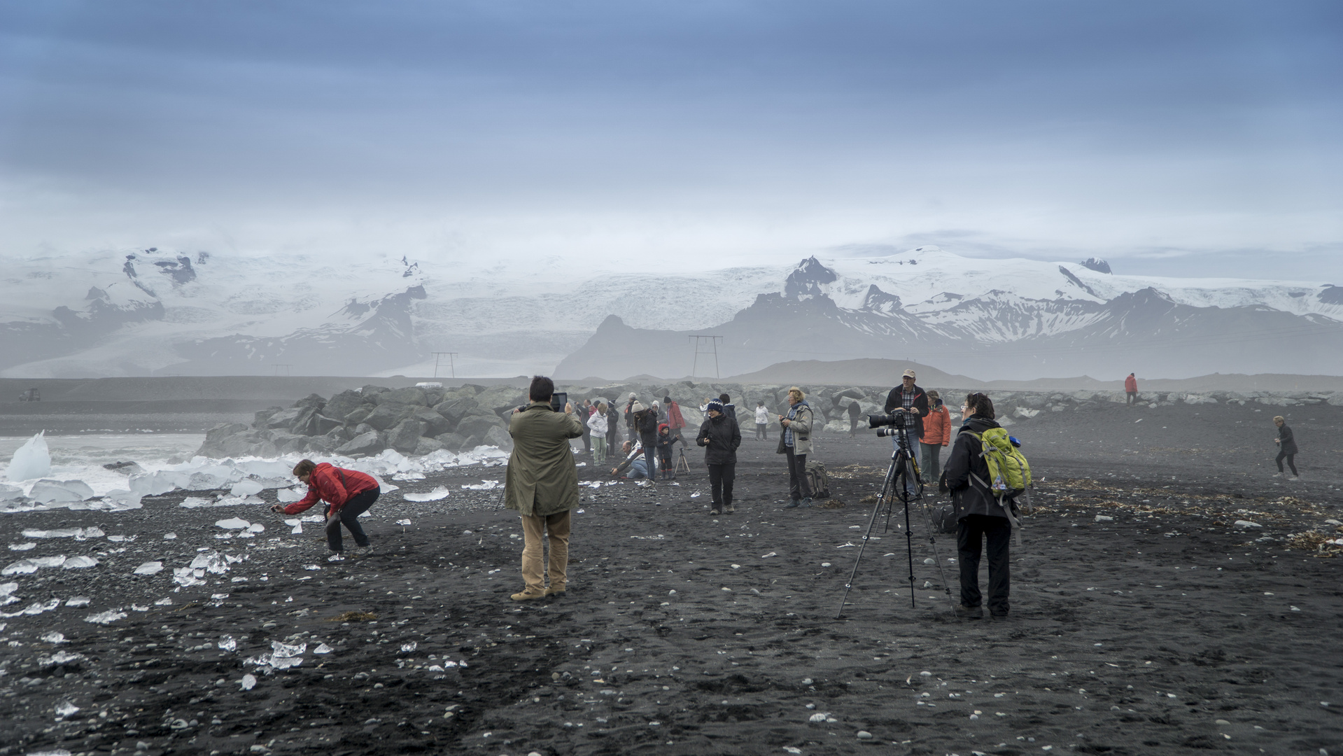 Hotspot für Fotografen der schwarze Strand an der Jökulsárlón