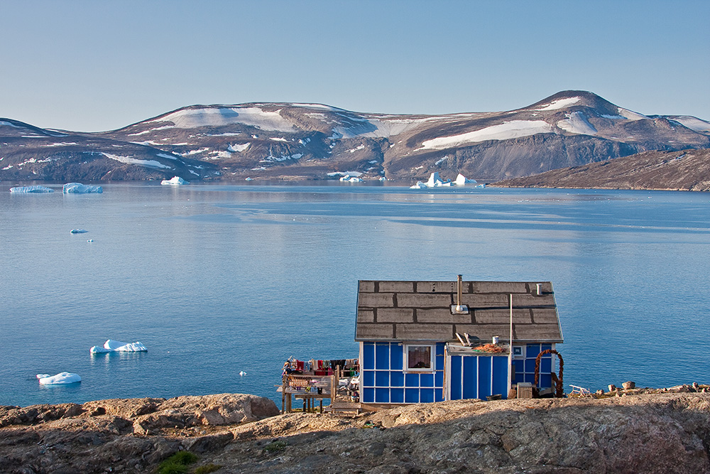 House with a view / Kullorsuac