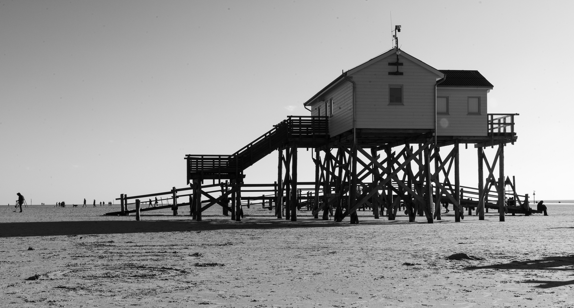 HOUSE_ON_THE_BEACH_1