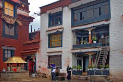 Housing beside Ramoche temple