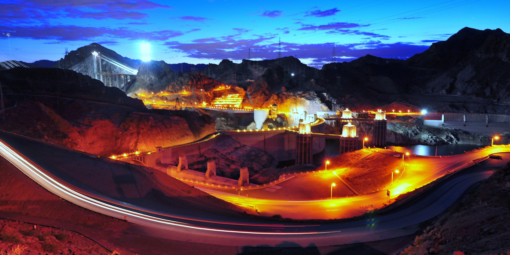 Hoverdam by Night