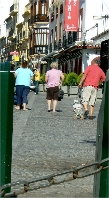 How to carry your child in Ronda...