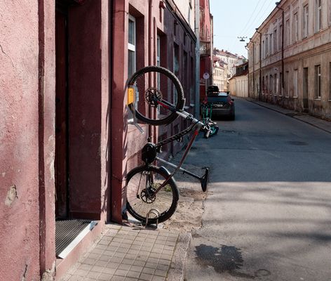 How to Park in a Narrow Street