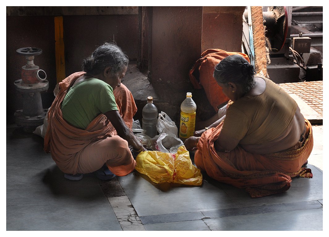 Howrah Station Picknick