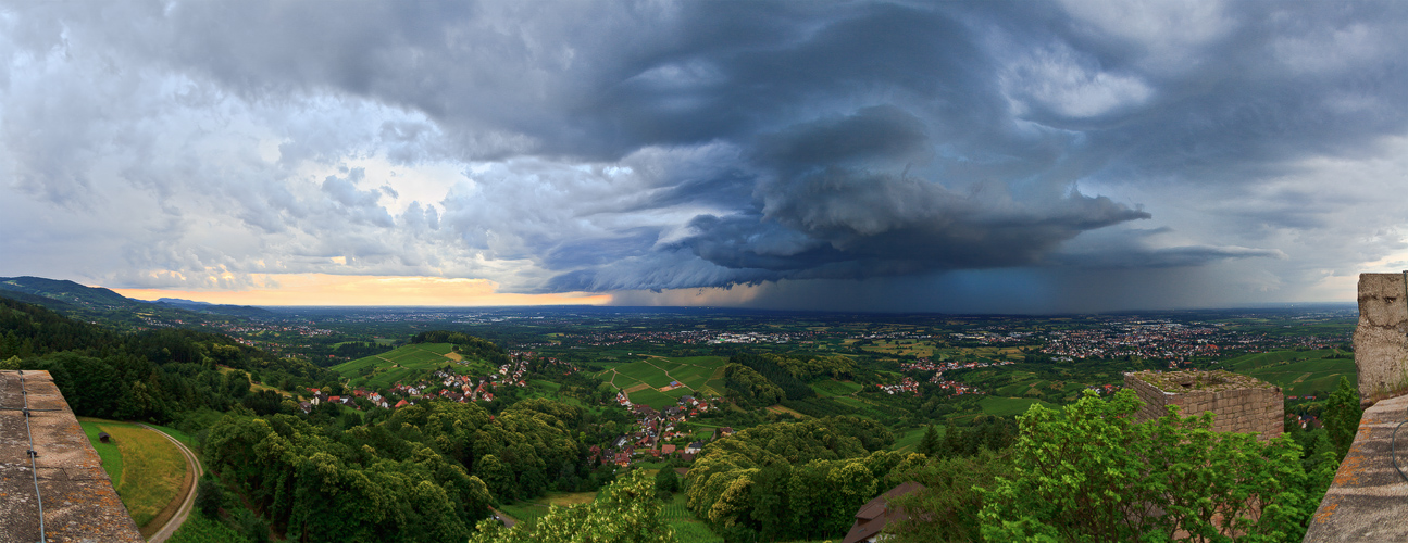 HP Superzelle mit Shelfcloud über der Rheinebene