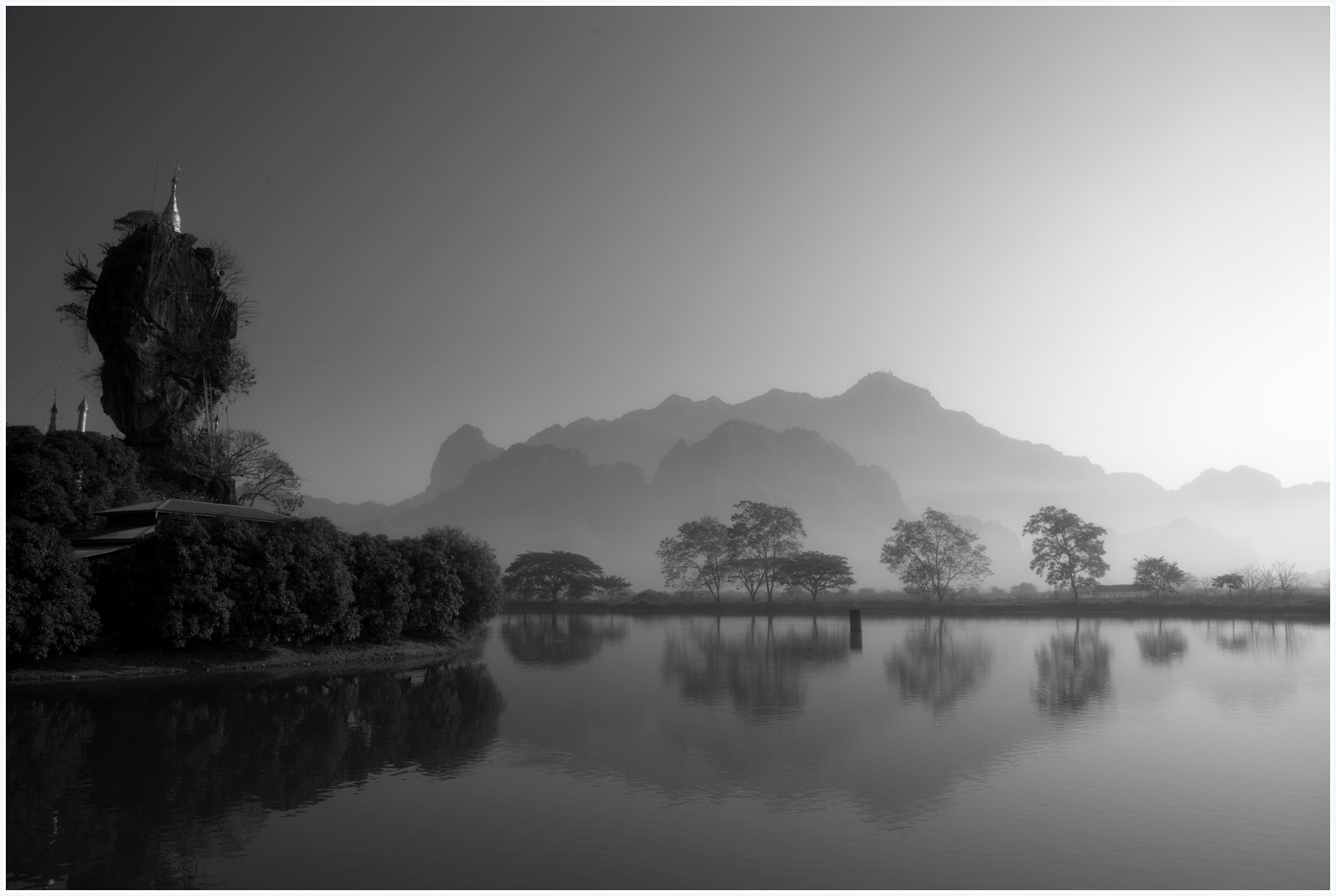 Hpa an (lake Monastry)