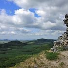 Hradek 566m im Böhmischen Mittelgebirge , von dem diese Aussicht...