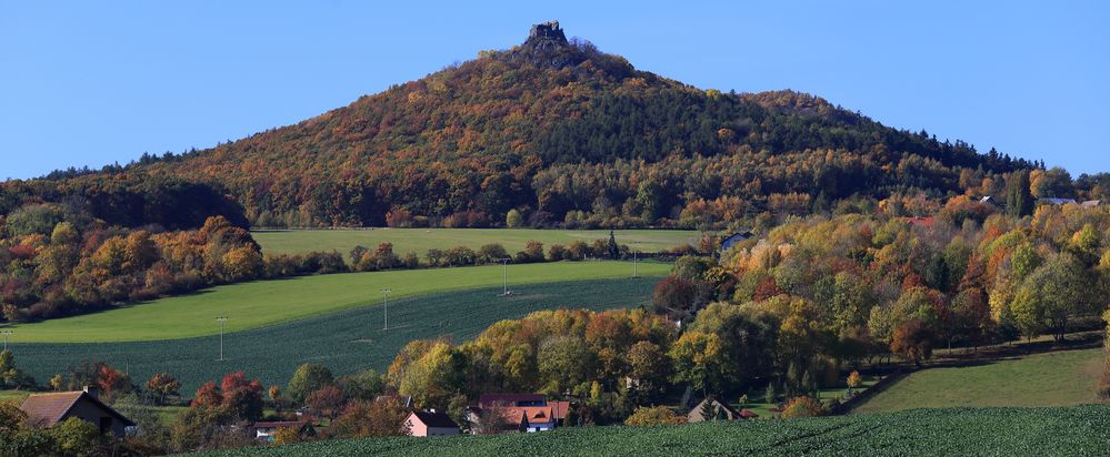 Hradek in Böhmische Berge im goldenen Herbst Teil 7 Foto ...