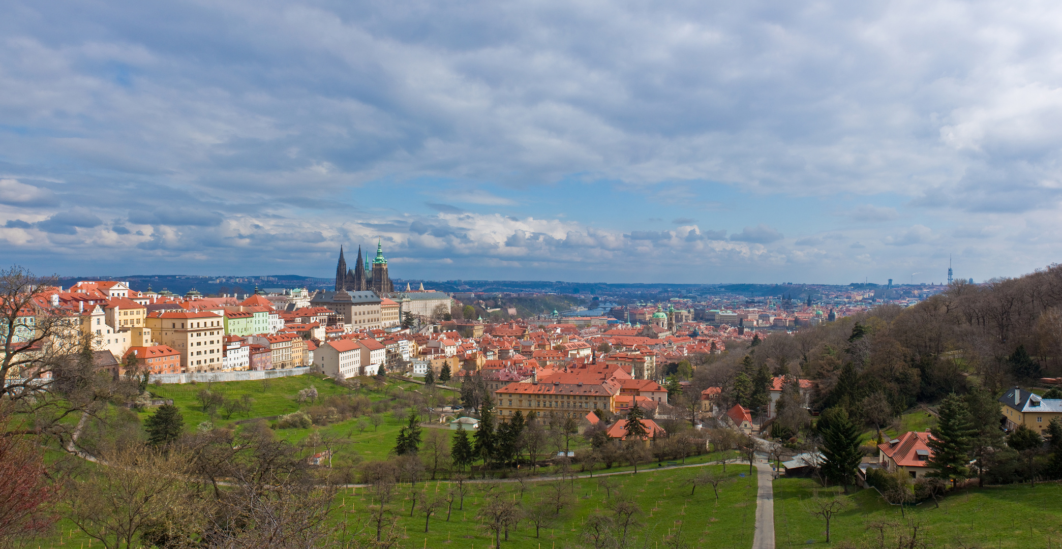 Hradschin in grün und blau