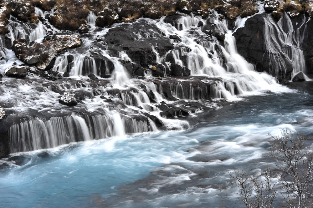 Hraunfossar, die Eiswasserfälle