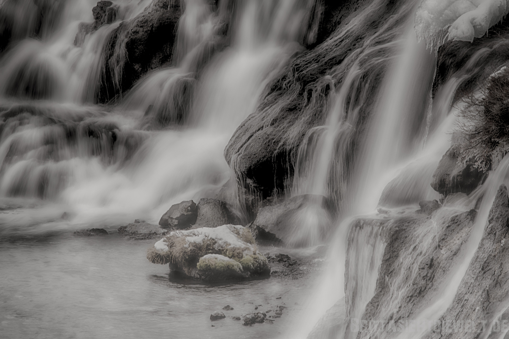 Hraunfossar monochrome