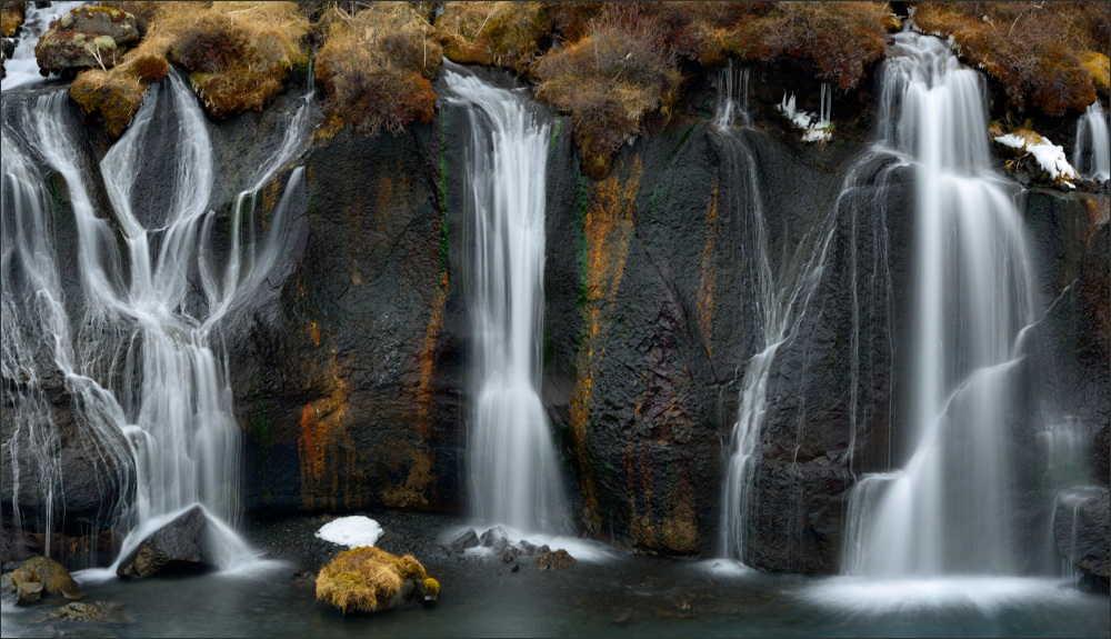 - Hraunfossar-Wasserfälle bei Husafell -