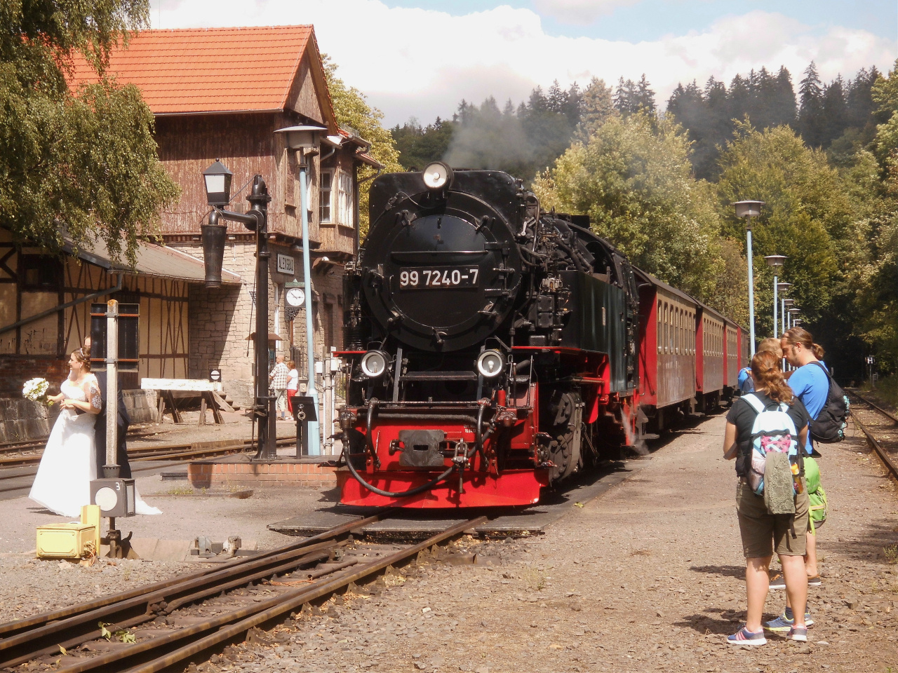 HSB Dampfzug mit Brautpaar in Alexisbad.