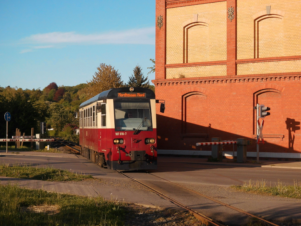 HSB Triebwagen im Nordhäuser Abendlicht.