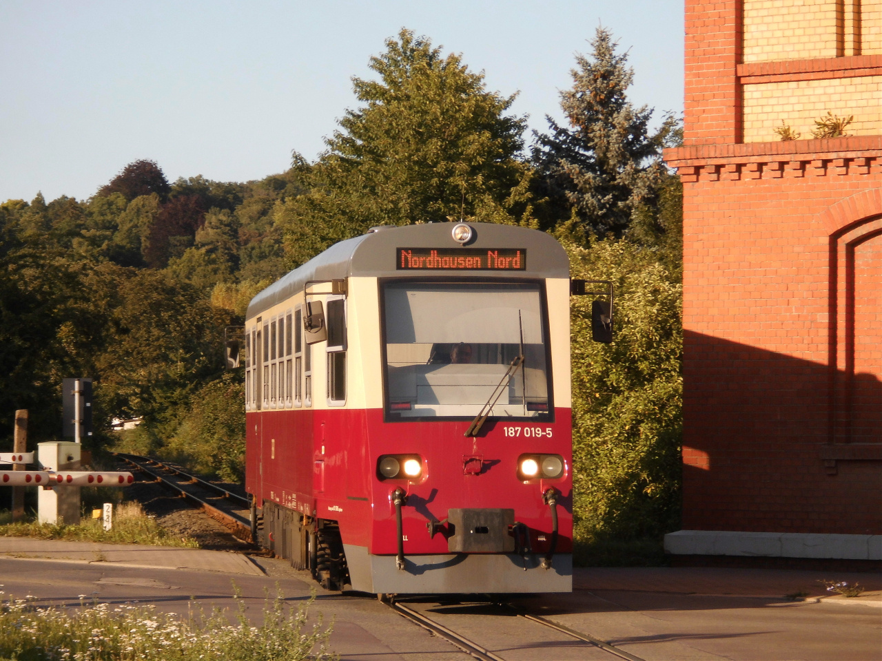 HSB Triebwagen im Nordhäuser Abendlicht.