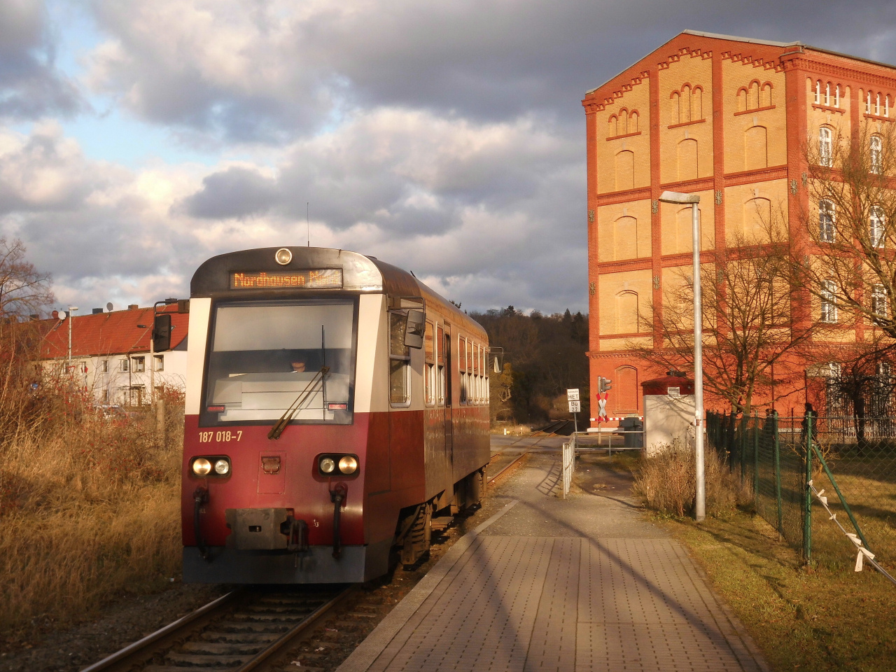 HSB Triebwagen im Nordhäuser Winter Abendlicht.