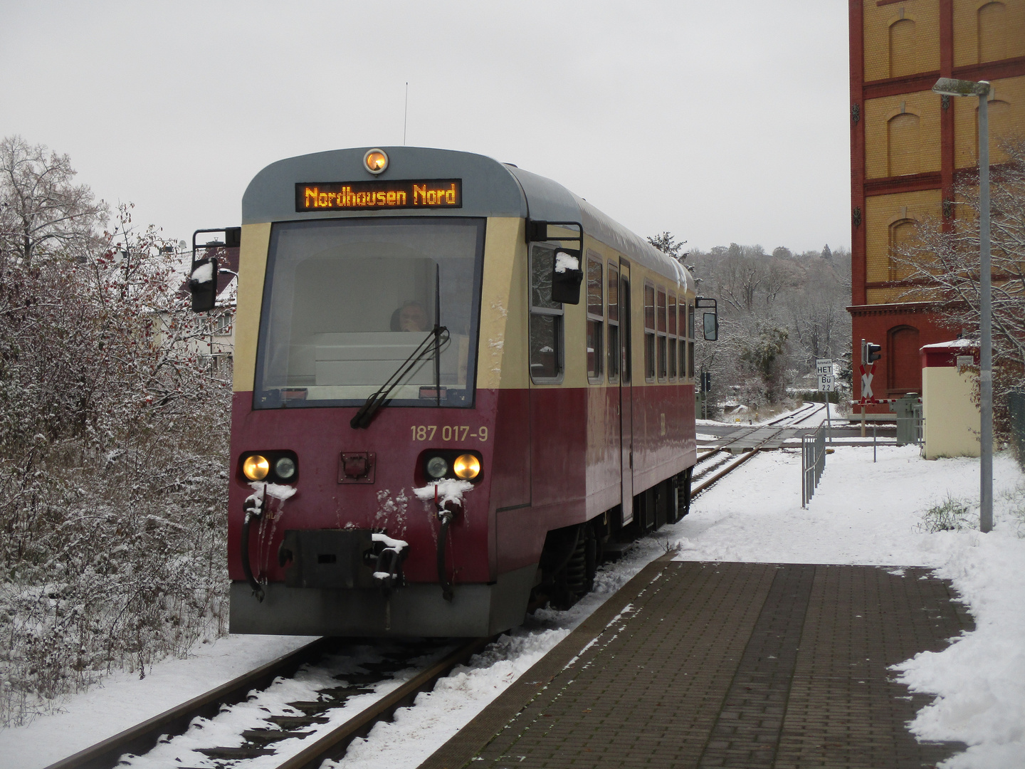 HSB Triebwagen im Schnee.