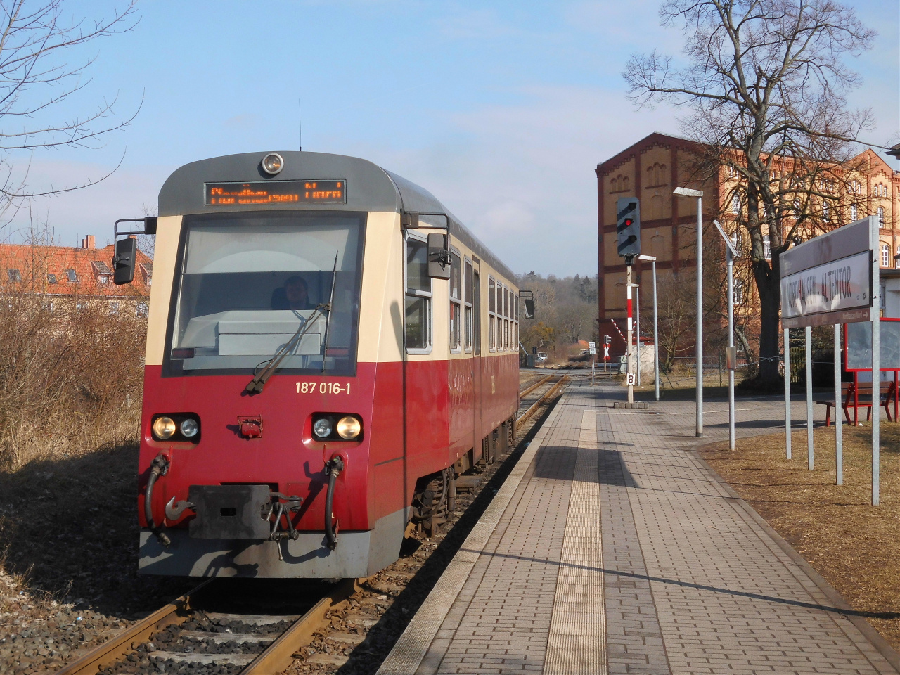 HSB Triebwagen in Nordhausen Altentor.