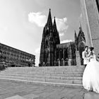 http://blog.eventfotos-4u.de/2016/04/17/hochzeitsnachshooting-am-koelner-dom/