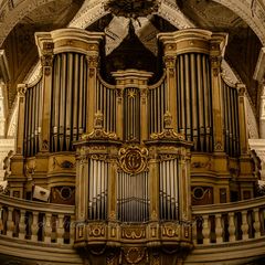 http://de.wikipedia.org/wiki/Andreaskirche_(Düsseldorf)