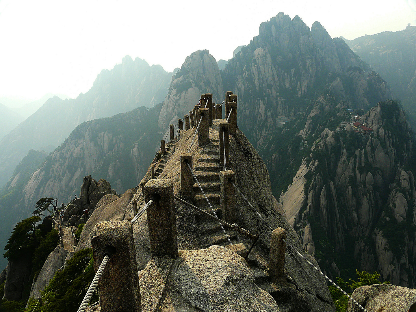 Huangshan - Treppen erobern Gipfel
