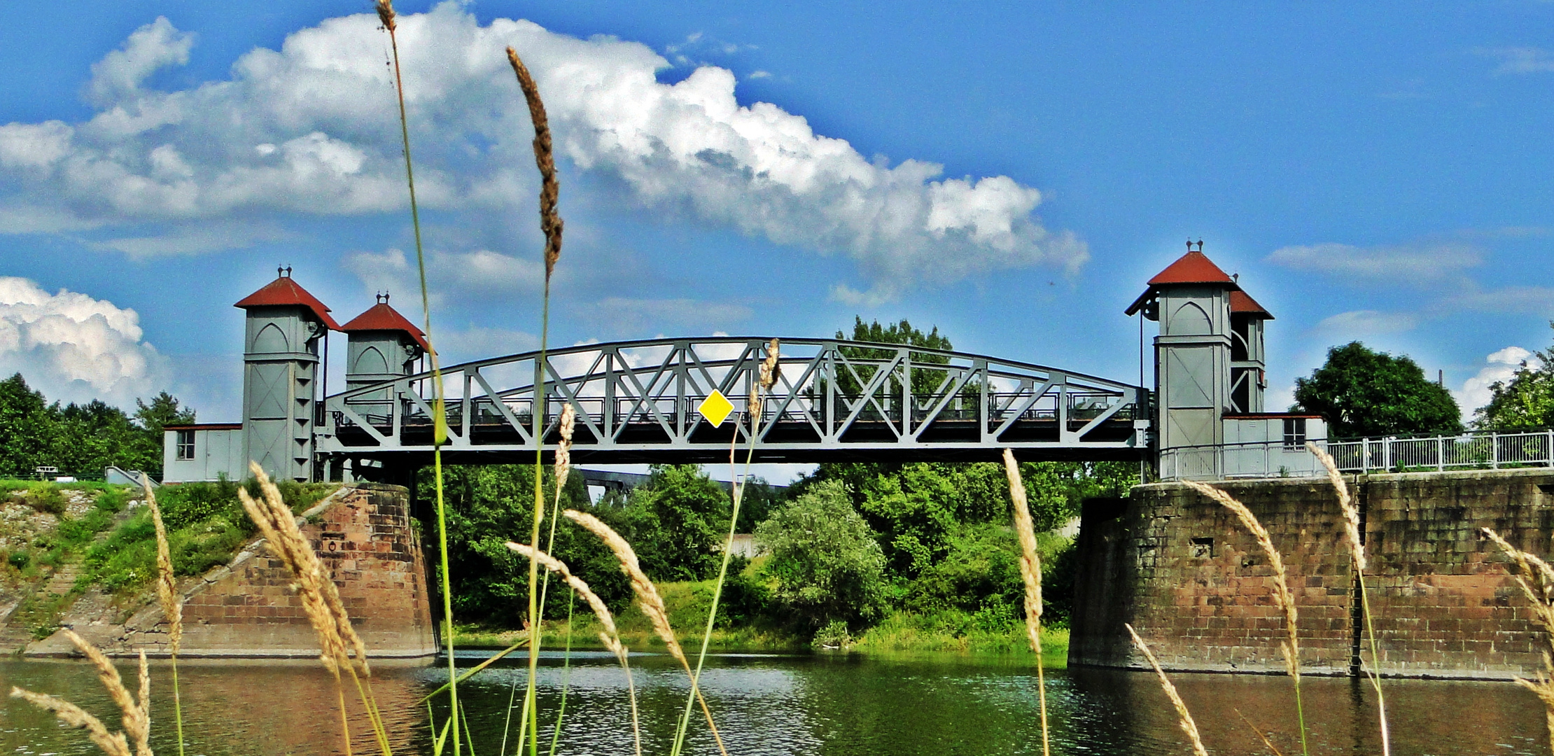 Hubbrücke am Wissenschaftshafen