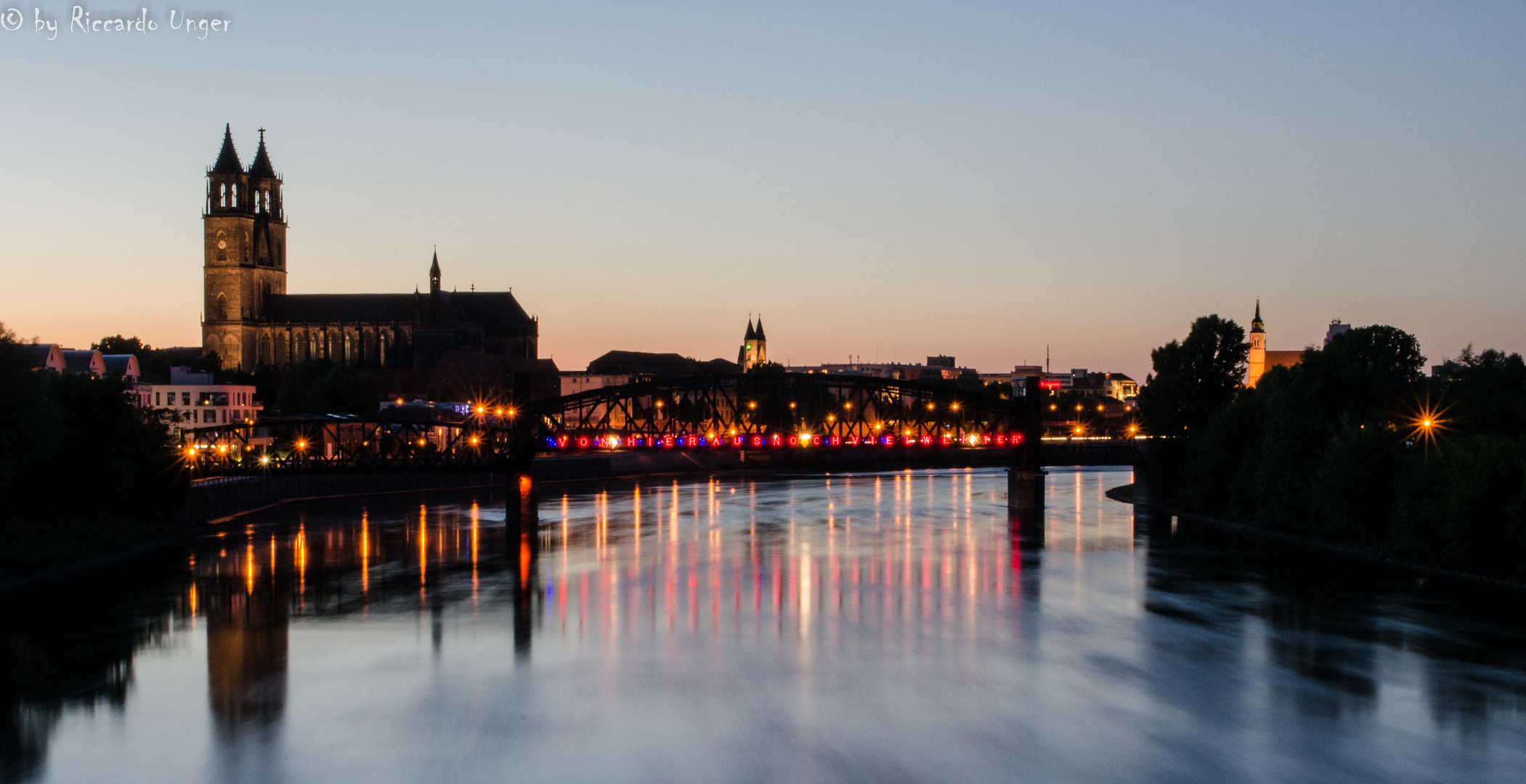 Hubbrücke bei Nacht