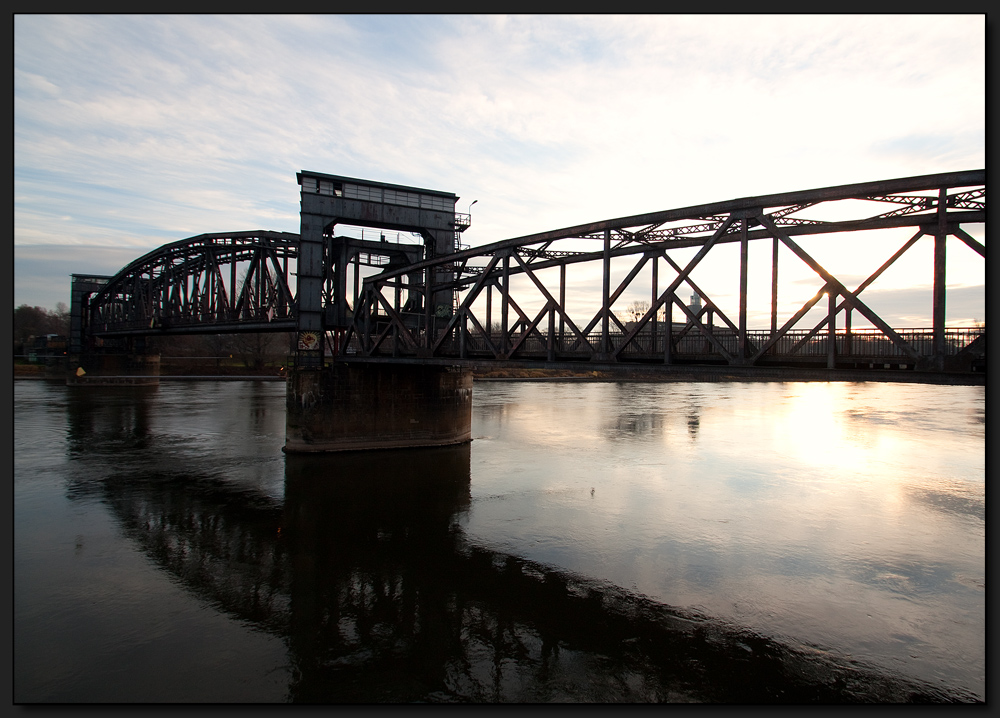 ...Hubbrücke Magdeburg...