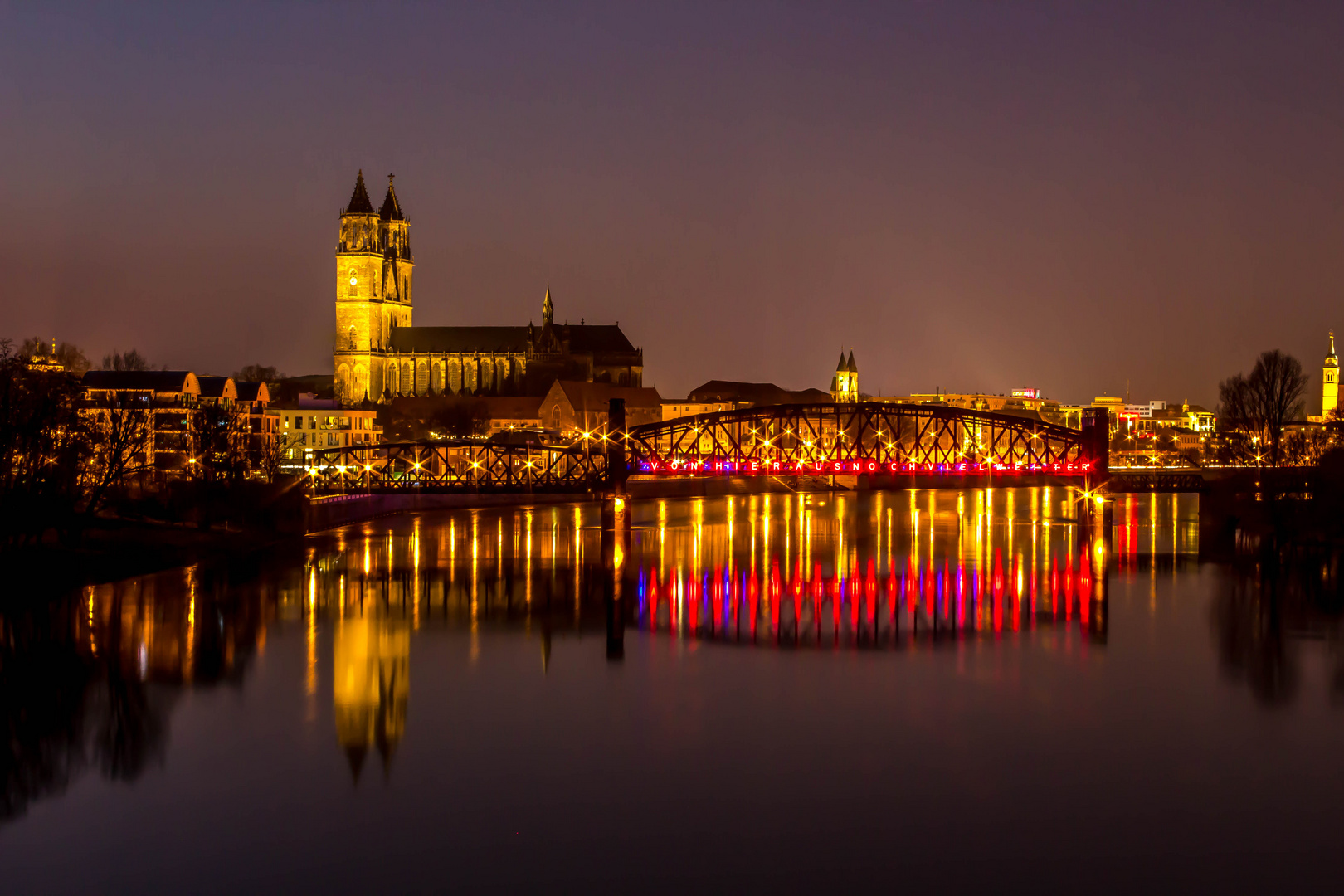 Hubbrücke mit Magdeburger Dom im Hintergrund