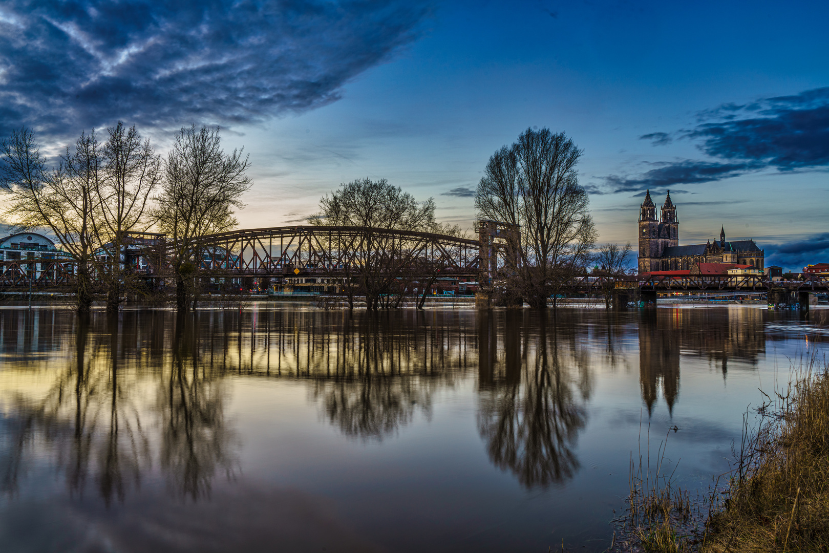 Hubbrücke und Dom von Magdeburg