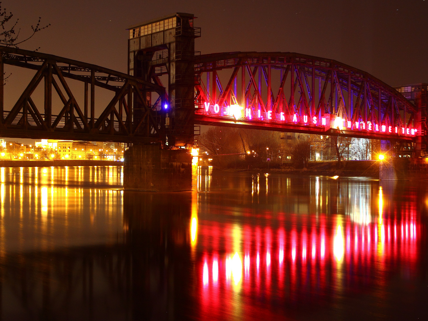 **Hubbrücke**.....Magdeburg bei Nacht