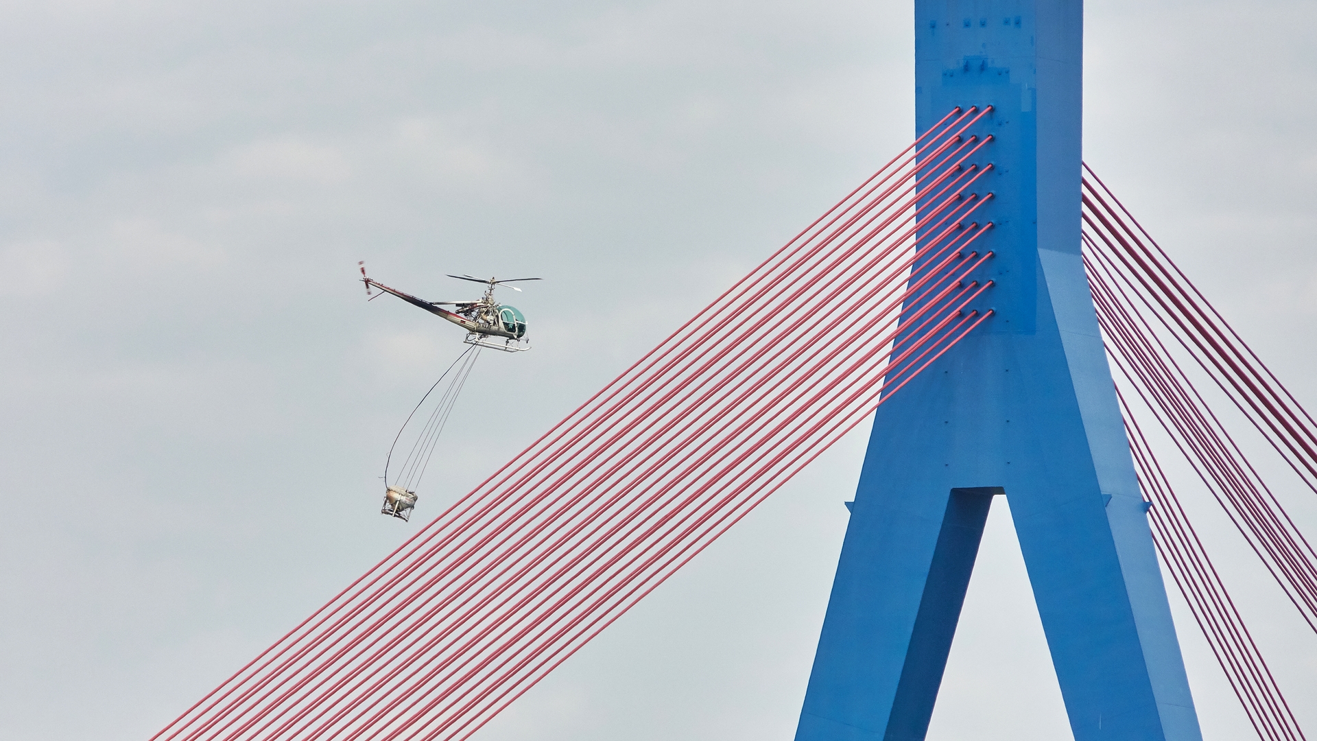 Hubschrauber bei Speyrer Brücke