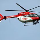 Hubschrauber fliegt über den Zoo Heidelberg