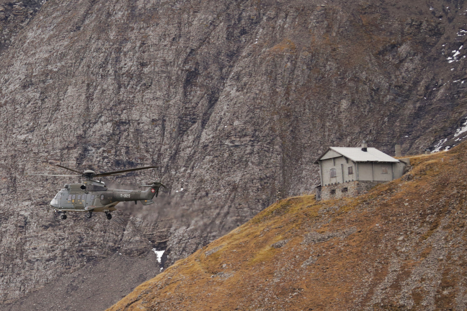 Hubschrauber im Gebirge (2015_10_06_EOS 6D_9131_ji)