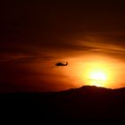 Hubschrauber im Sonnenuntergang