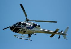 Hubschrauber steht in der Luft