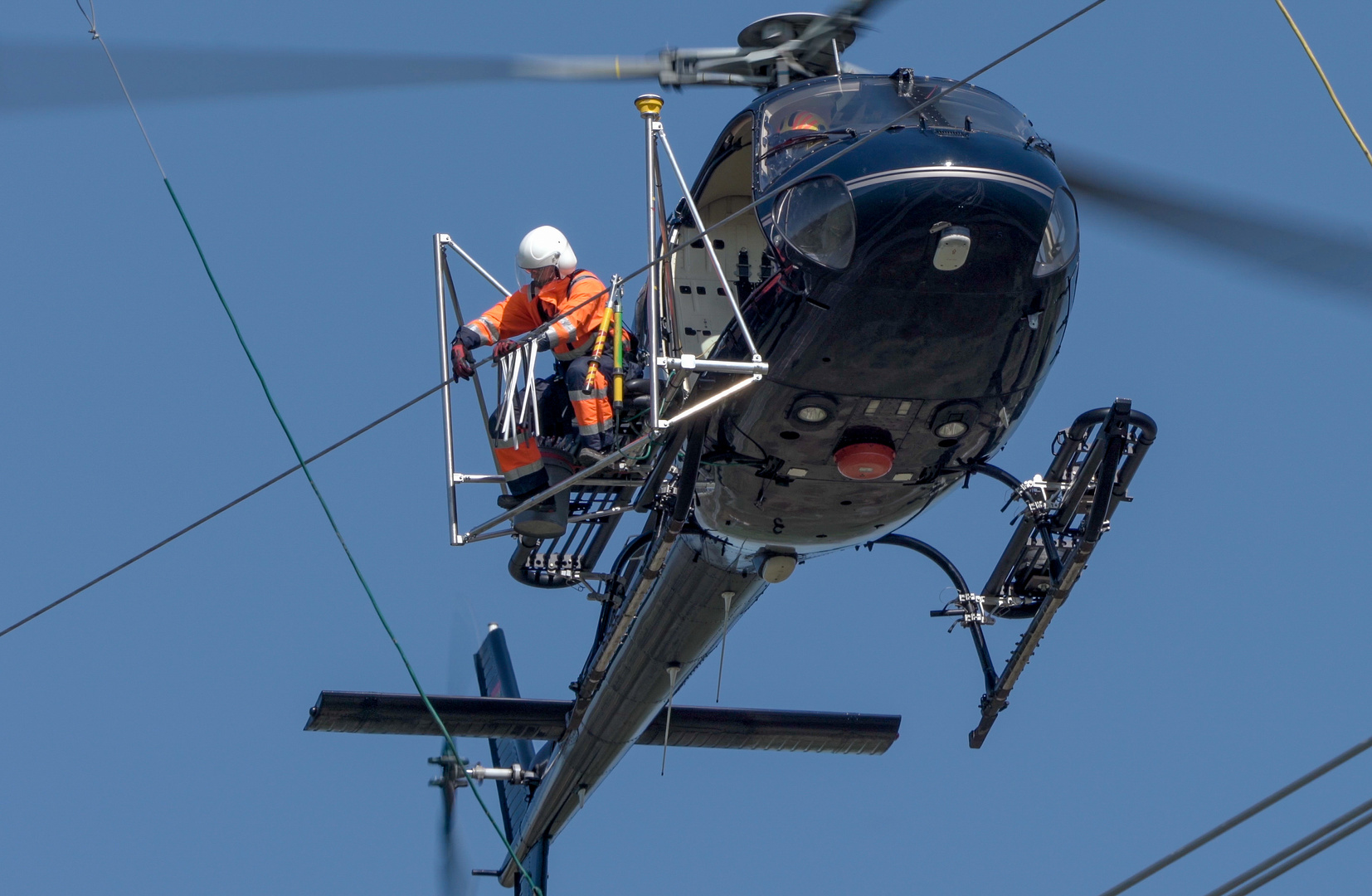 Hubschraubereinsatz mit Außengerüst IX Foto & Bild sonstiges