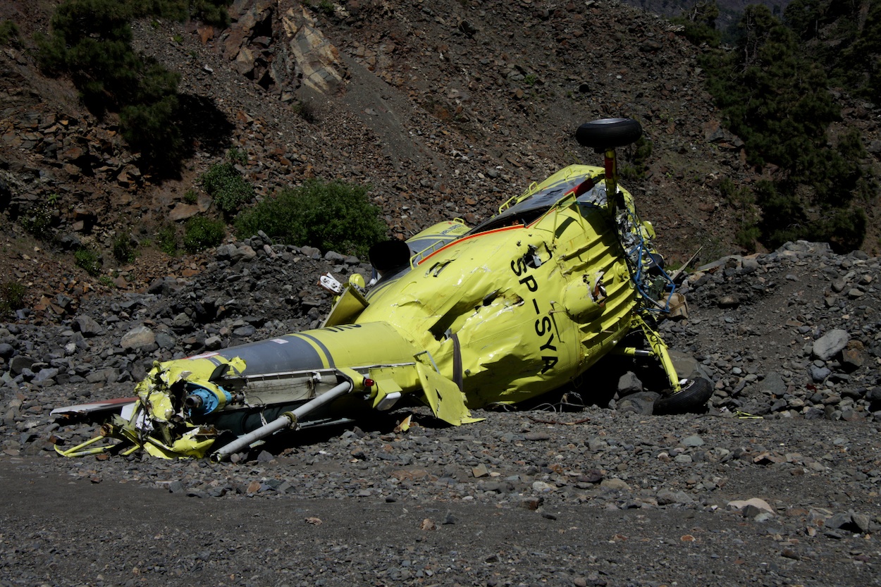 Hubschrauberwrack in der Caldera