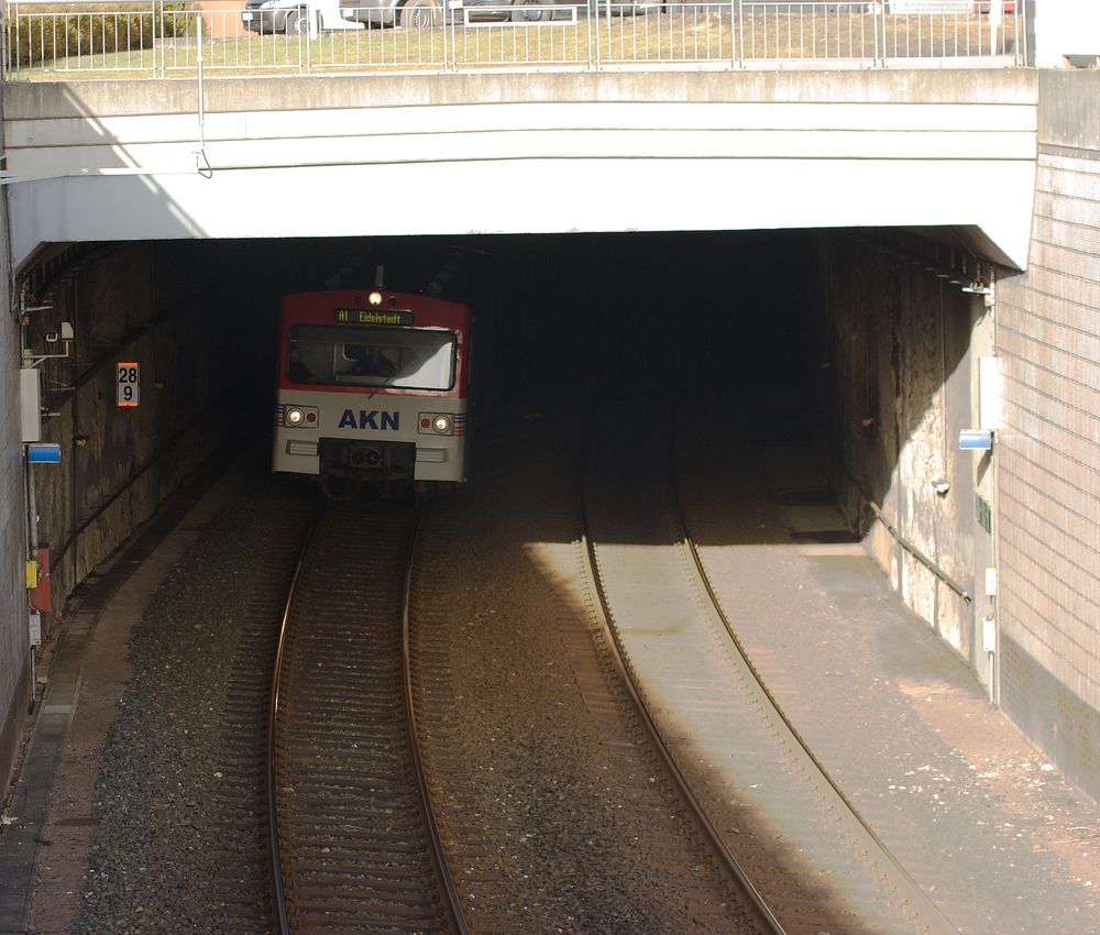 Huch....wer kommt denn da aus dem Tunnel