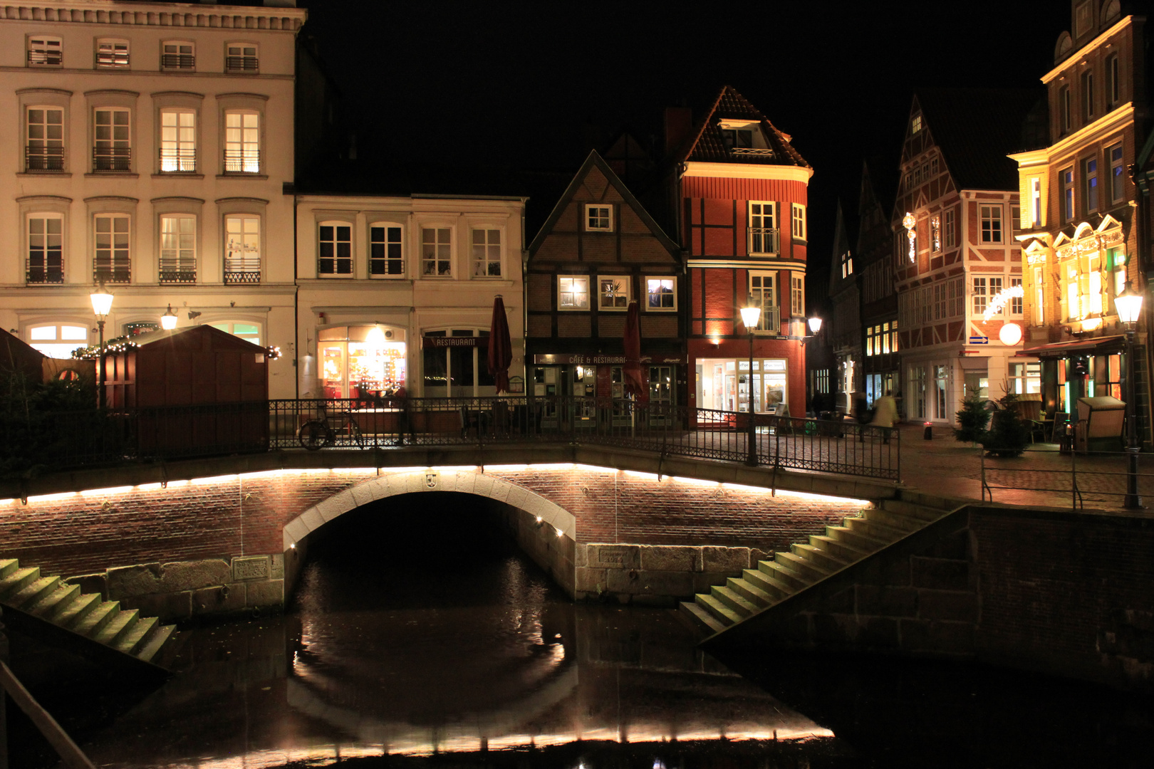 Hudebrücke in Stade mit adventlichem Hintergrund