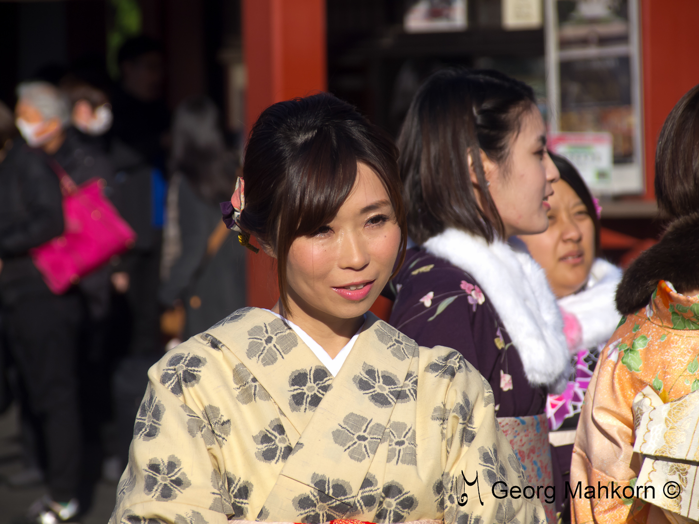 Hübsche Frau im Kimono