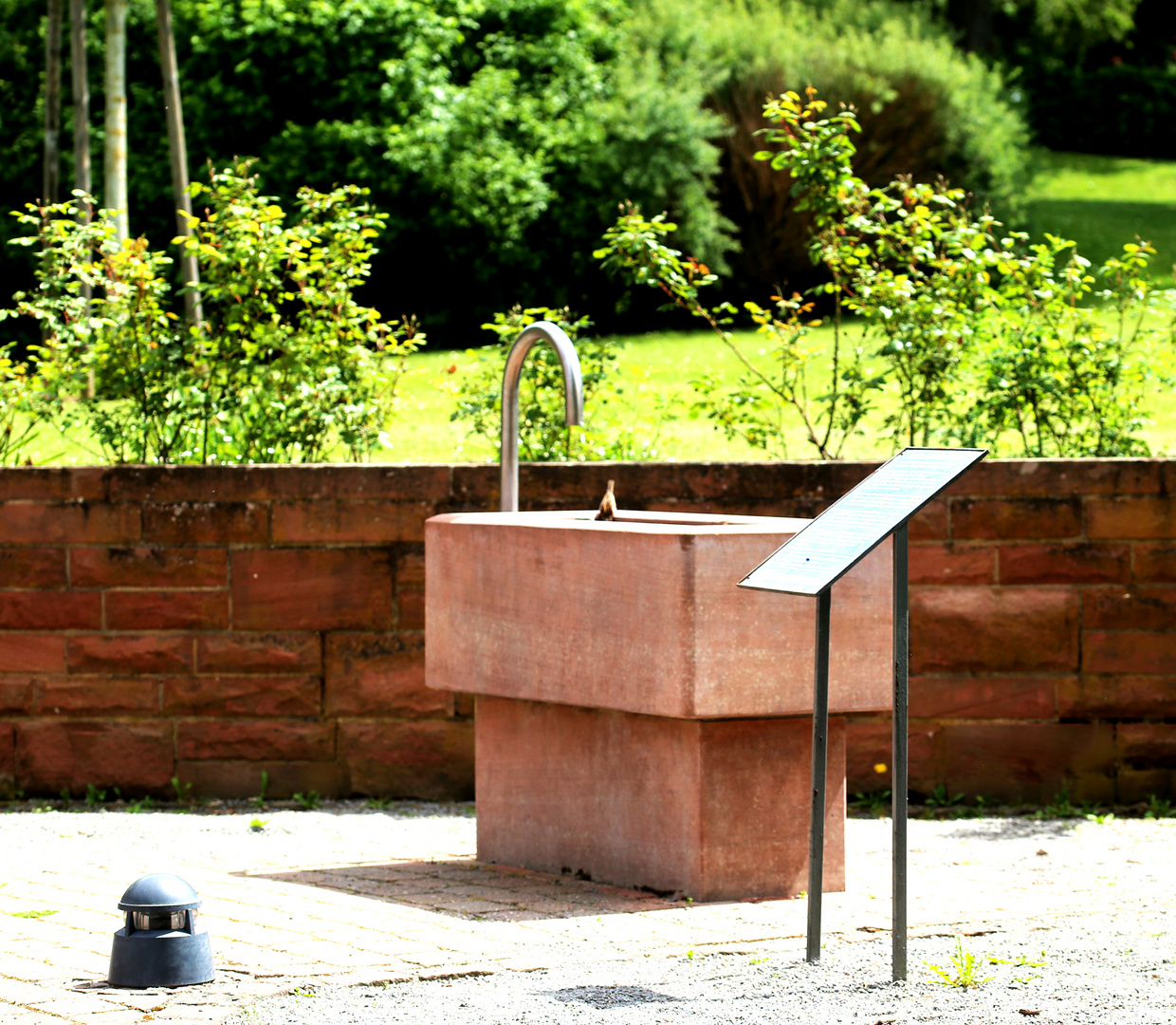 Hübscher Brunnen in der Kneipp-Gesundheitsanlage