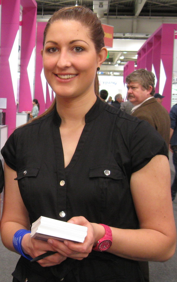 Hübsches Girl auf der CeBIT 2013