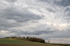 Hügel und Himmel